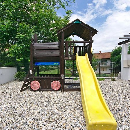 Holiday House With Pool Cavle ภายนอก รูปภาพ