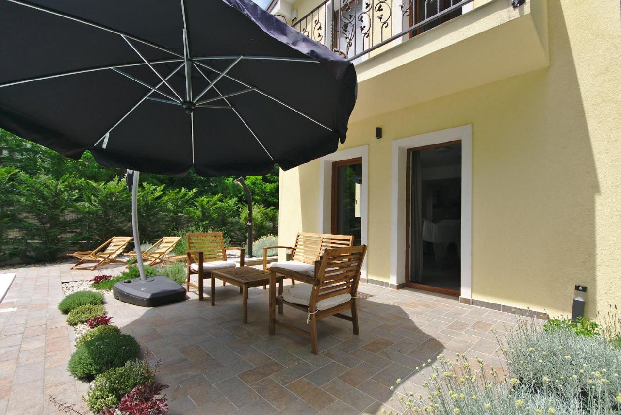 Holiday House With Pool Cavle ภายนอก รูปภาพ