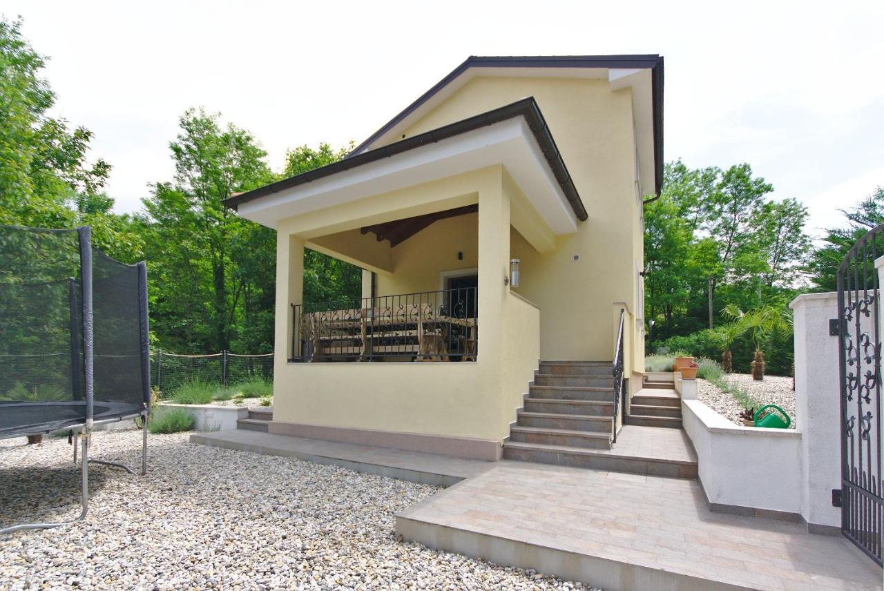 Holiday House With Pool Cavle ภายนอก รูปภาพ