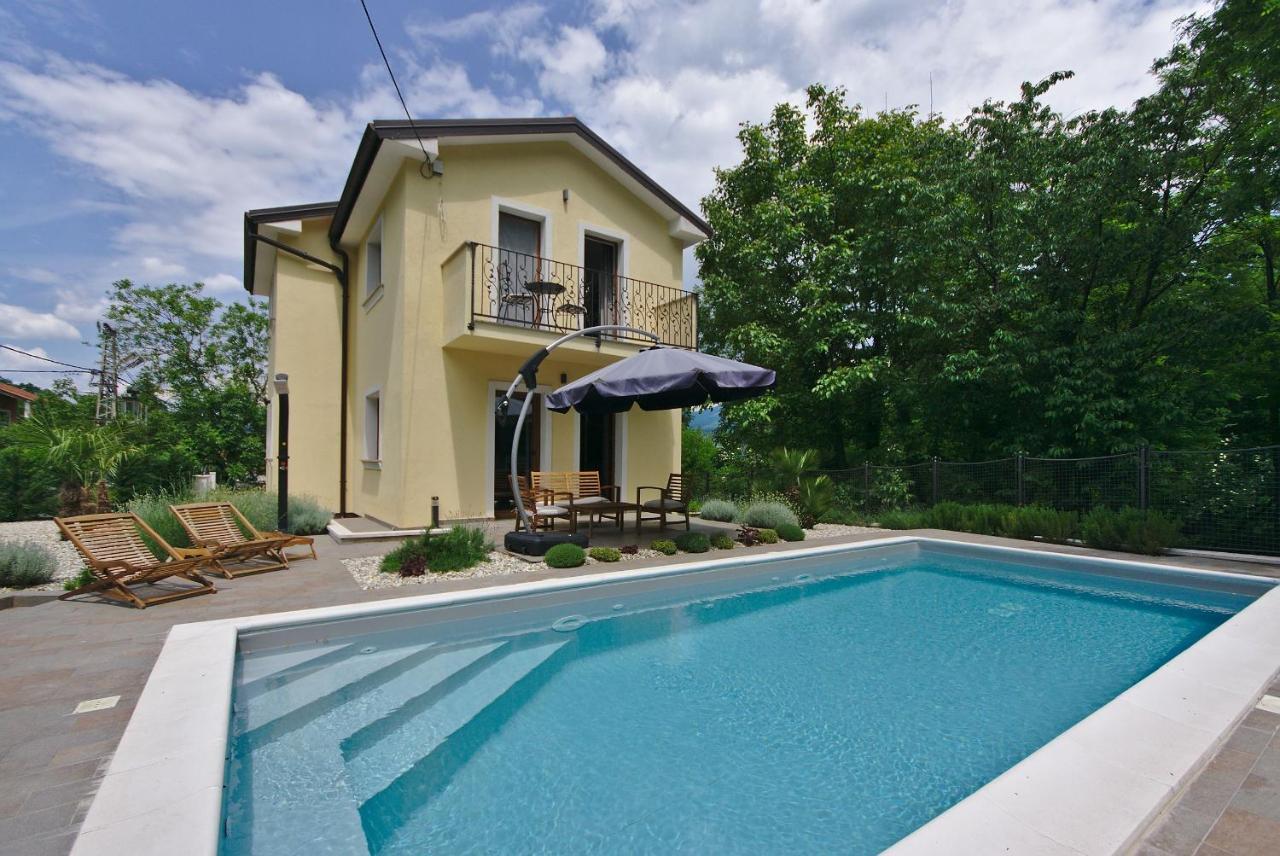 Holiday House With Pool Cavle ภายนอก รูปภาพ